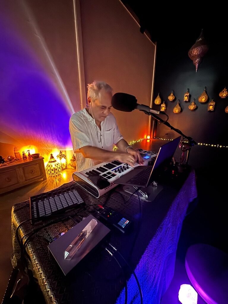 Sam Cutri performing live immersive music during a Soundful Experience
